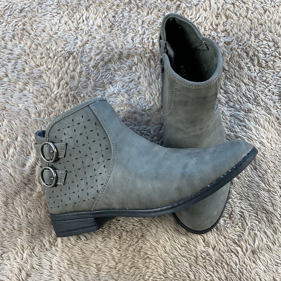 Rocket Dog Gray Short Boot NWOT - Picture 1 of 12
